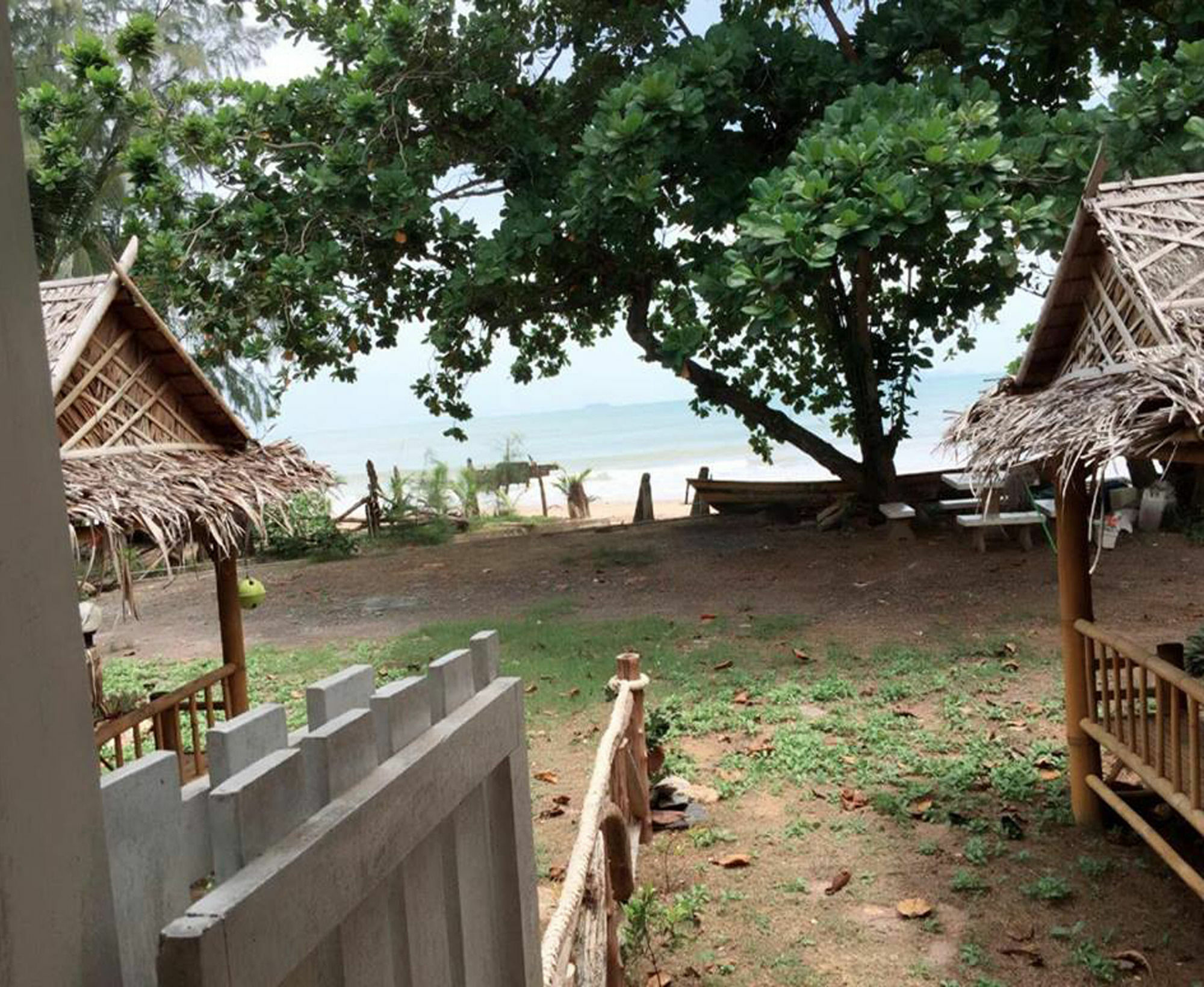 Rann Chalet Beach Side Koh Lanta Bagian luar foto